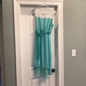 Sleeveless chevron high-low maternity dress